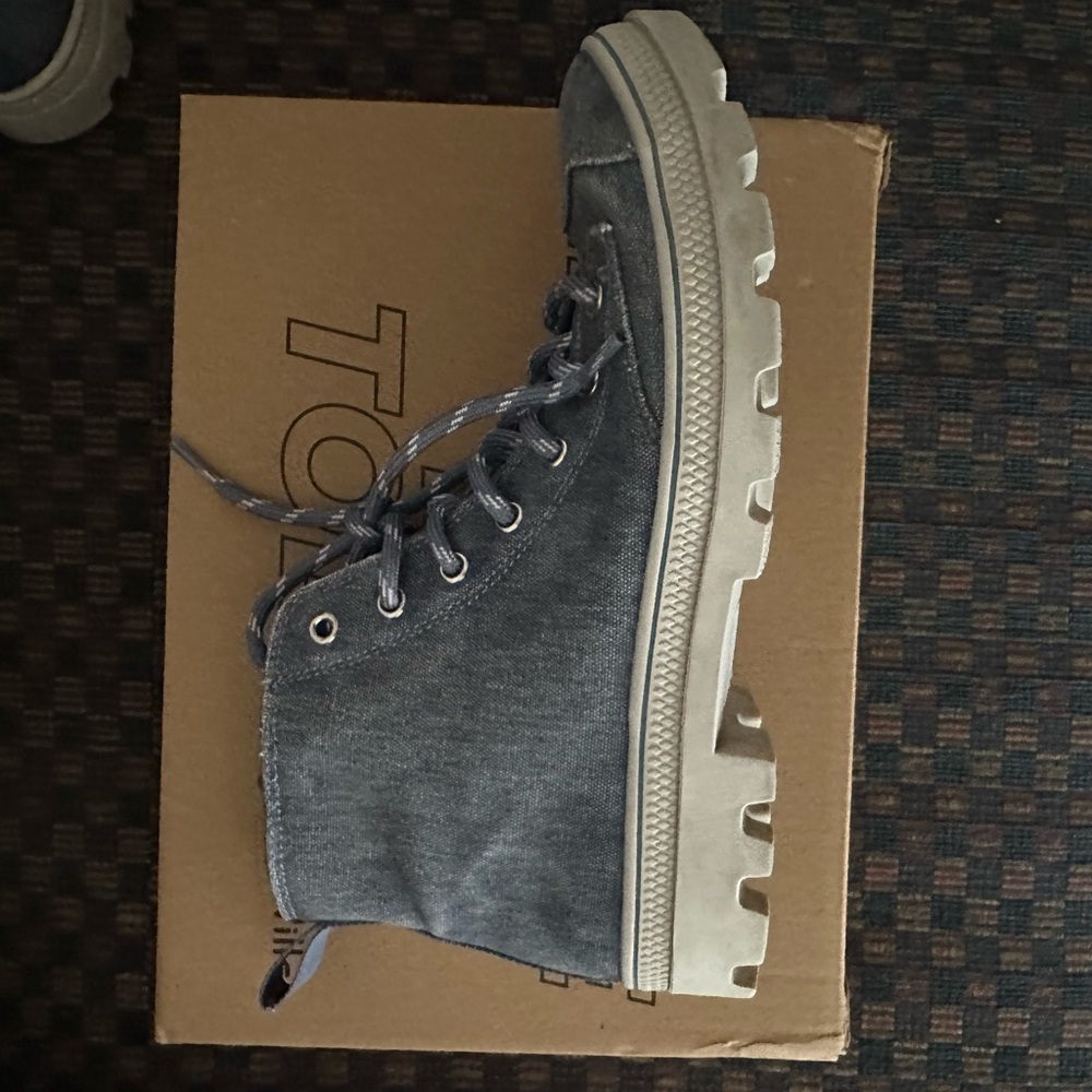 Skechers Blue Sneakers with Durable Sole and Rugged Design